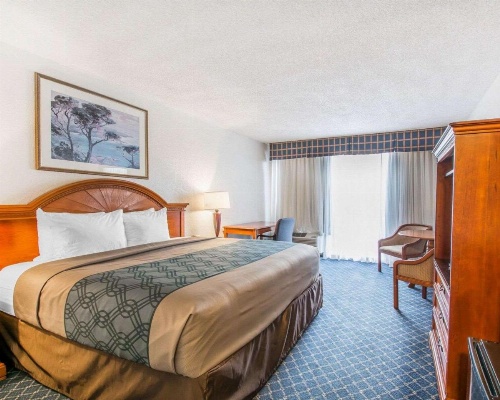 North Miami Beach Gardens Inn & Suites image 11