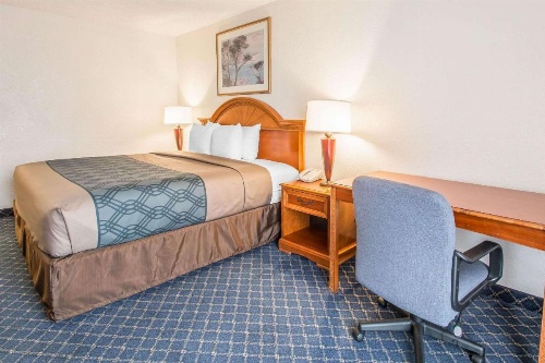 North Miami Beach Gardens Inn & Suites image 7